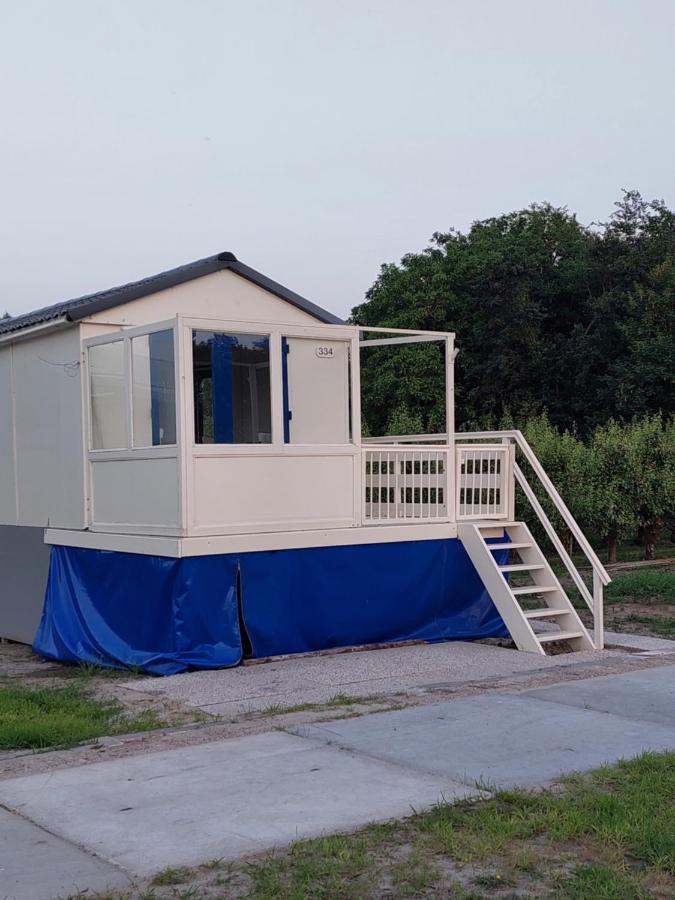 Vila Voormalig Strandhuisje In Boomgaard In Hengstdijk Exteriér fotografie